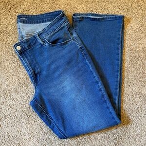 Old Navy Mid Rise Wow Boot-Cut Jeans Size 16 Medium Wash